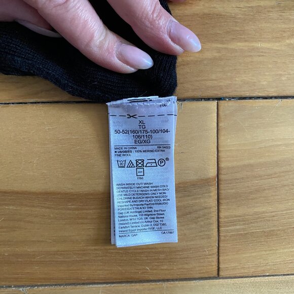 Gap Merino Wool Turtleneck Sweater - Picture 2 of 3